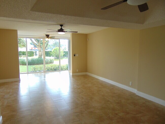 3326 Arcara Way in Greenacres, FL - Building Photo - Building Photo