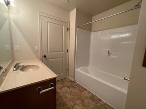 Wyndham Lake Villas in Green Bay, WI - Foto de edificio - Building Photo