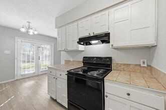 1718 Dorchester Dr in Arlington, TX - Building Photo - Building Photo