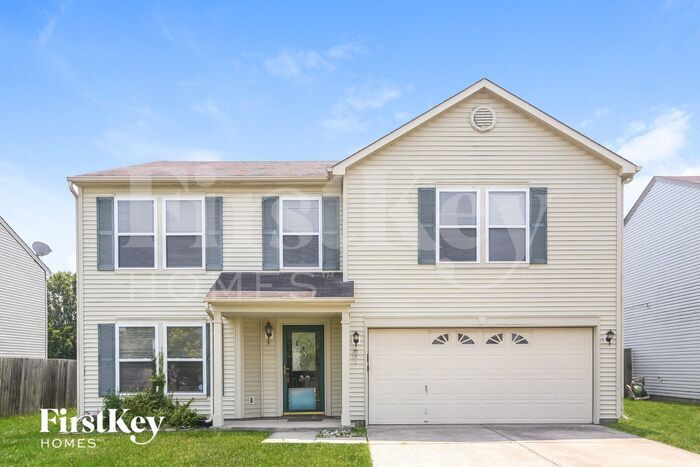 6827 W Littleton Dr in McCordsville, IN - Building Photo