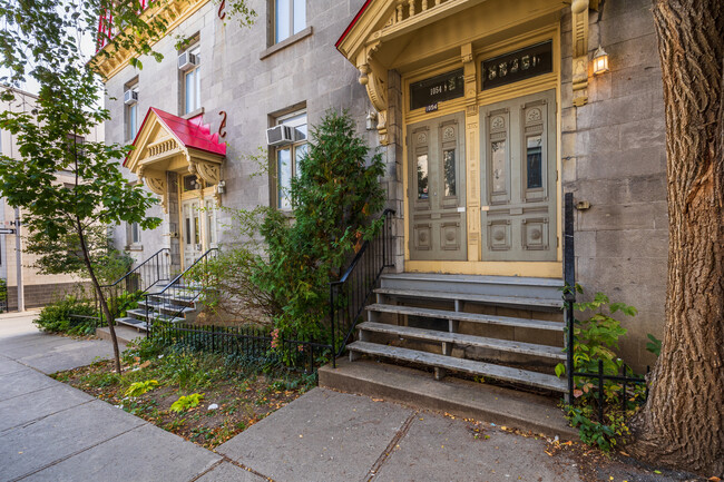 1050-1054 De L'hôtel-De-Ville Av in Montréal, QC - Building Photo - Building Photo