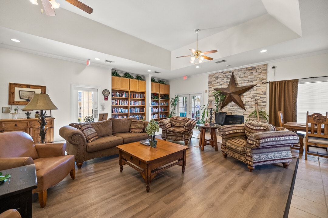 Oak Timbers White Settlement in White Settlement, TX - Building Photo