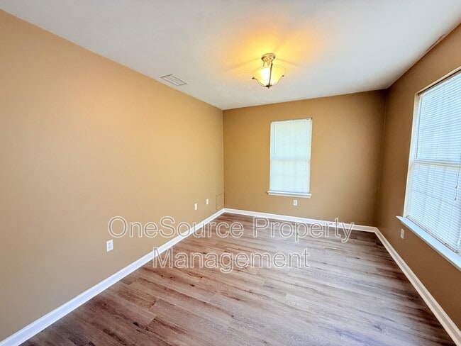 111 N Charles Willis Dr in Midway, FL - Building Photo - Building Photo