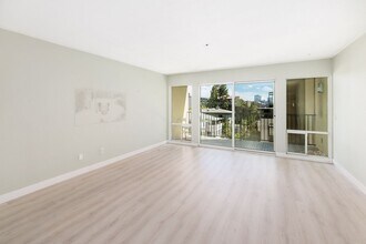 2568 Albatross St in San Diego, CA - Building Photo - Building Photo