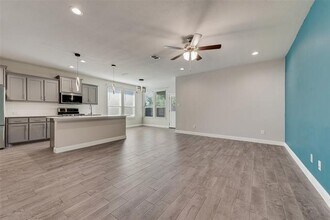 11013 Rockchapel Dr in Fort Worth, TX - Building Photo - Building Photo