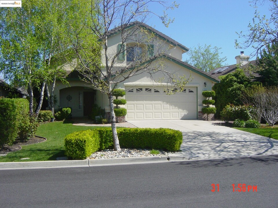538 Apple Hill Dr in Brentwood, CA - Foto de edificio