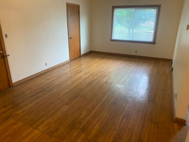 8223 W North Ave, Unit Unit 3 in Wauwatosa, WI - Building Photo - Building Photo