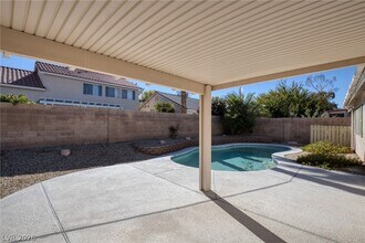 7801 High Stream Ave in Las Vegas, NV - Building Photo - Building Photo