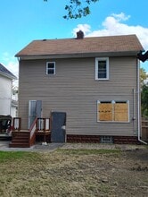 1050 E 169th St in Cleveland, OH - Building Photo - Building Photo