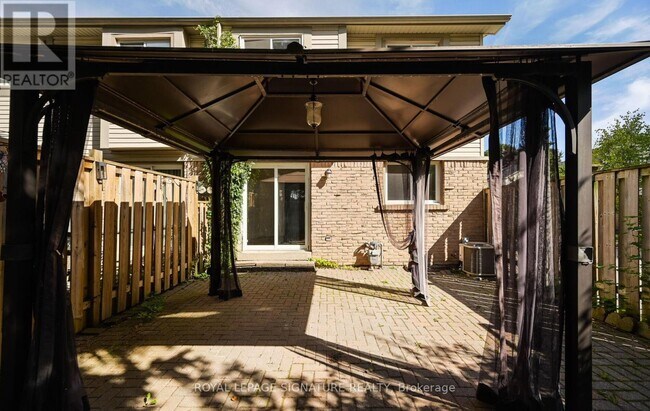 2700 Battleford Rd in Mississauga, ON - Building Photo - Building Photo