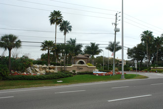 Itopia Condos in St. Petersburg, FL - Foto de edificio - Building Photo