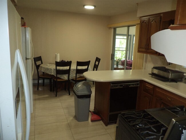 18 Briarwood Ave in Monroe, NY - Building Photo - Building Photo