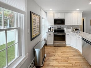 471 Main St in Northport, NY - Building Photo - Building Photo