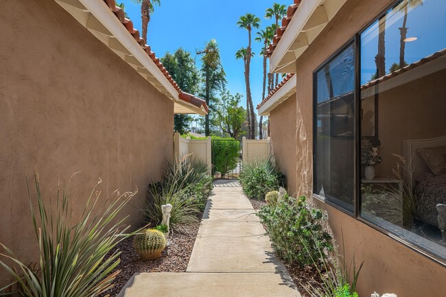 272 Avenida del Sol in Palm Desert, CA - Building Photo - Building Photo