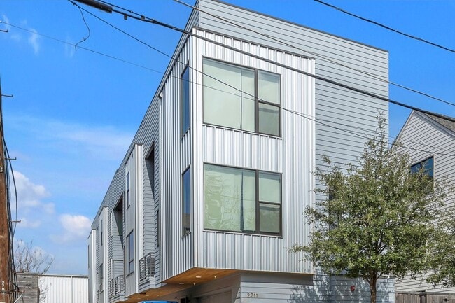 2711 Kimsey Dr in Dallas, TX - Building Photo - Building Photo