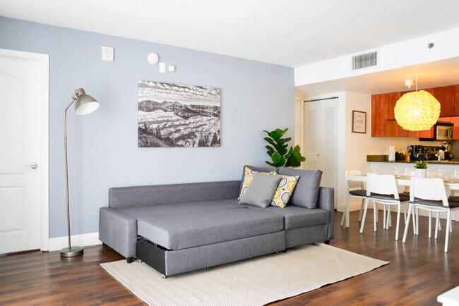 1200 Brickell Bay Dr in Miami, FL - Building Photo - Building Photo