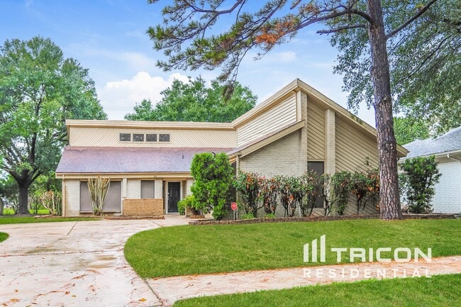 property at 5814 Arncliffe Dr