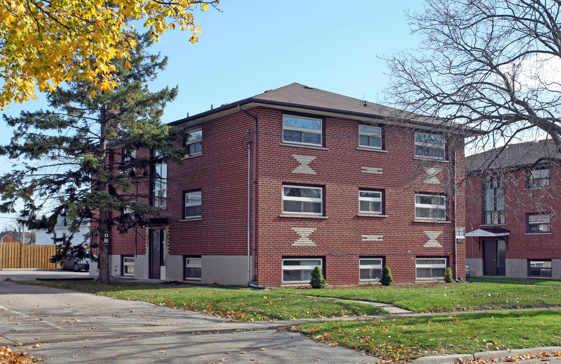 293 Montrave Ave in Oshawa, ON - Building Photo