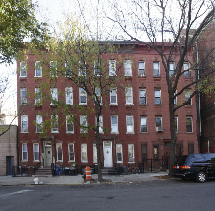 21 Adelphi St in Brooklyn, NY - Building Photo