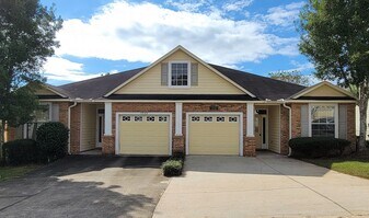 5521 Hampton Woods Way