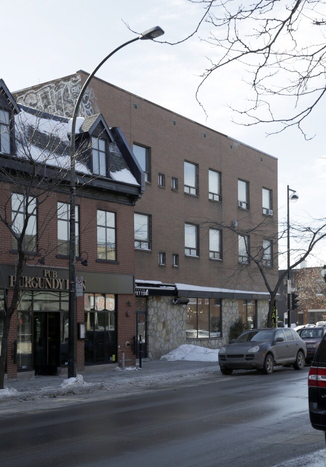 2504-2518 Notre-Dame W in Montréal, QC - Building Photo - Building Photo