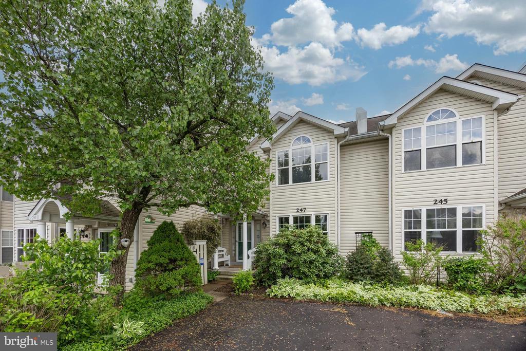 247 Prince William Way in Chalfont, PA - Building Photo