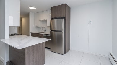 Lancaster Tower in Edmonton, AB - Building Photo - Building Photo