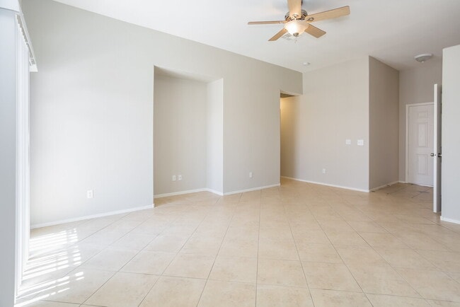 2113 Annbriar Ave in North Las Vegas, NV - Foto de edificio - Building Photo