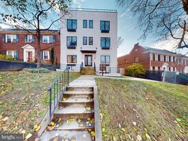 2642 39th St NW in Washington, DC - Building Photo