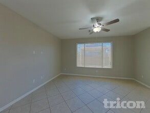 10250 Copalito Dr in Las Vegas, NV - Foto de edificio - Building Photo