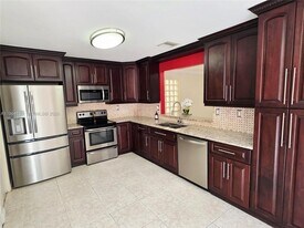 15222 SW 111th St in Miami, FL - Building Photo