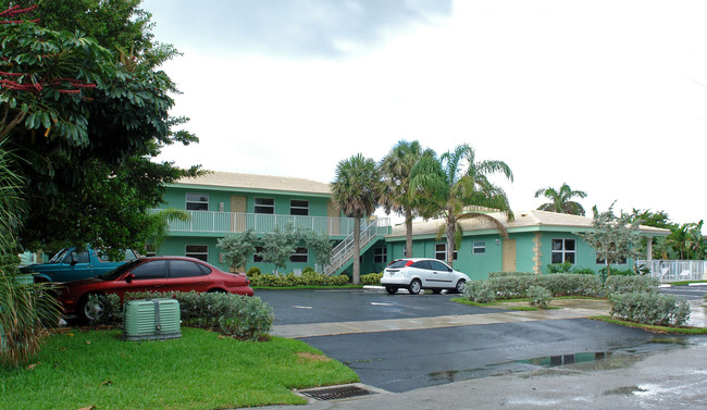 Turtle Beach Villas Resort in Deerfield Beach, FL - Building Photo - Building Photo