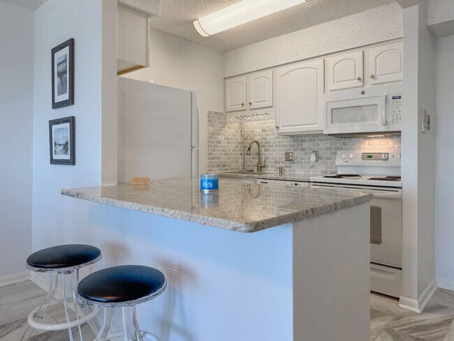 303 Atlantic Ave in Virginia Beach, VA - Building Photo - Building Photo