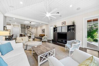 120 Grove Way in Delray Beach, FL - Foto de edificio - Building Photo