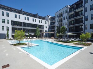 Eden at Lakeview in Alpharetta, GA - Foto de edificio - Building Photo