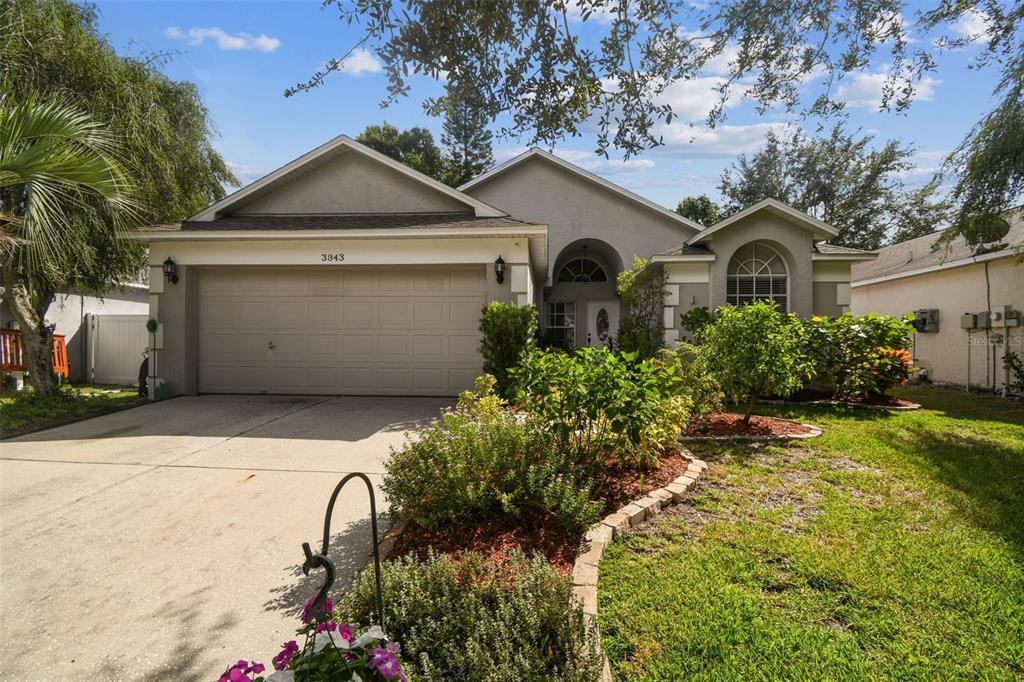 3843 Bellewater Blvd in Riverview, FL - Foto de edificio