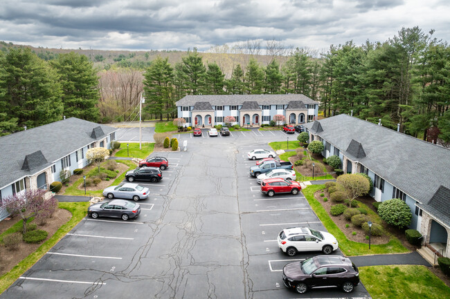 Pleasant View in Smithfield, RI - Foto de edificio - Building Photo