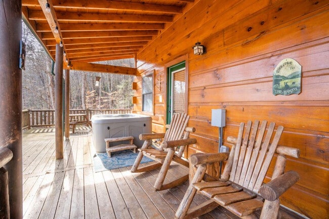 419 Sugar Mountain Way in Pigeon Forge, TN - Building Photo - Building Photo
