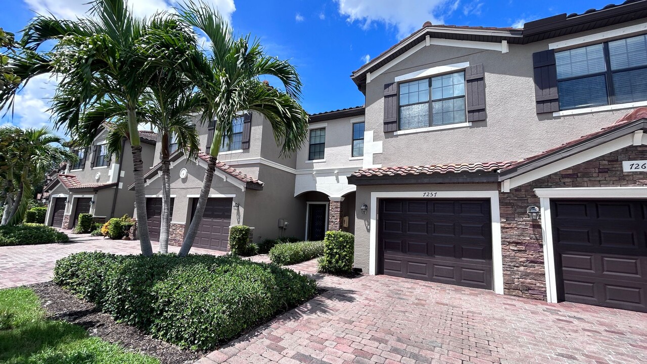 7257 Ketch Pl in Bradenton, FL - Foto de edificio