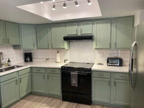 8101 N 33rd Dr in Phoenix, AZ - Foto de edificio - Building Photo