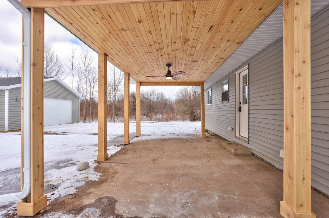 7095 Hospital Rd in Freeland, MI - Building Photo