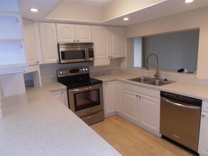 9510 Seagrape Dr-Unit -3J in Davie, FL - Building Photo - Building Photo