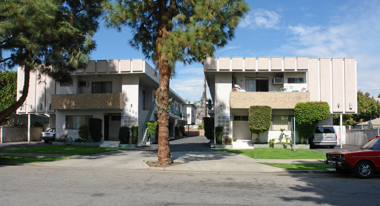 14217-14223 Friar St in Van Nuys, CA - Building Photo