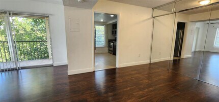 4168 Inverrary Dr, Unit 401 in Lauderhill, FL - Building Photo - Building Photo