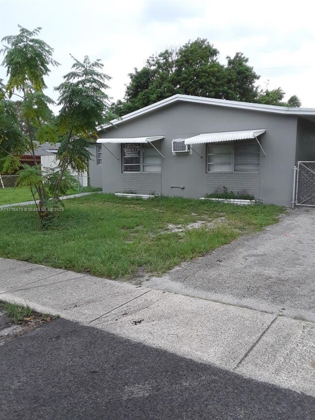 1431 NW 61st Ave in Sunrise, FL - Building Photo - Building Photo