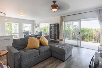 73-1295-1295 Kaiminani Dr in Kailua Kona, HI - Building Photo - Building Photo