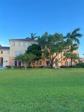 10242 NW 7th St, Unit 206 in Miami, FL - Building Photo - Building Photo