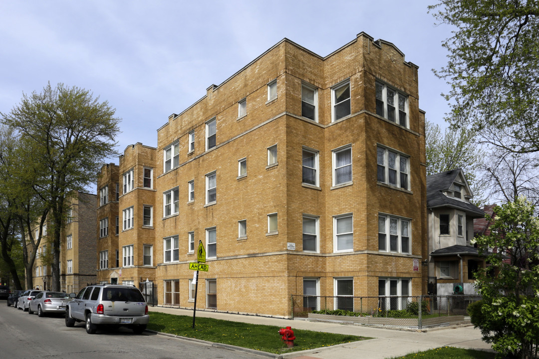 3756 W Agatite Ave in Chicago, IL - Foto de edificio