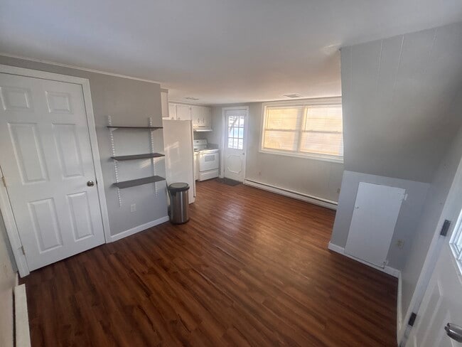 1160 Hooksett Rd, Unit 1160 Hooksett Rd Apt 3 in Hooksett, NH - Building Photo - Building Photo