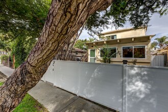 2320-2322 Ocean Ave in Los Angeles, CA - Building Photo - Building Photo